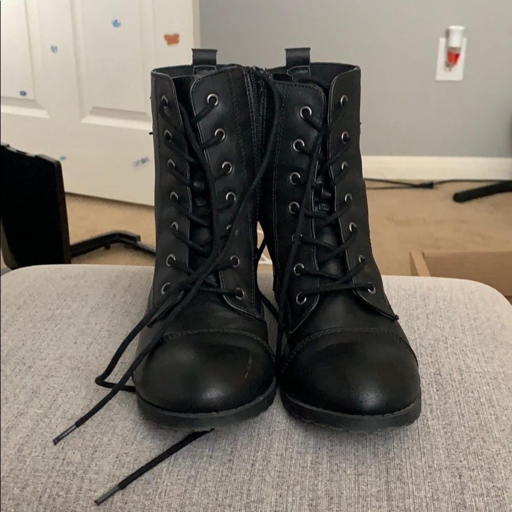 shoes - Picture 2 of 2